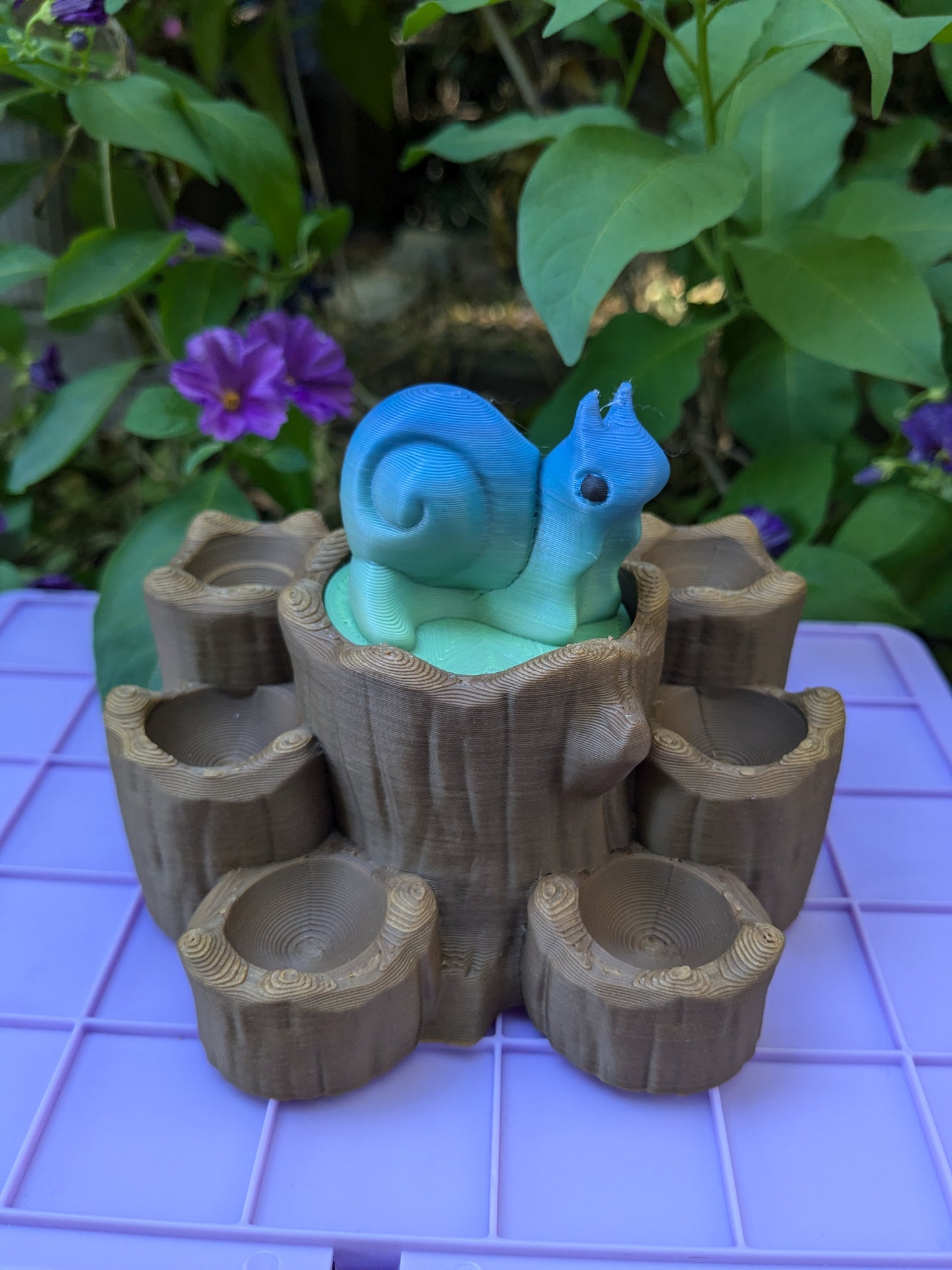 Snail with Stump Dice Holder